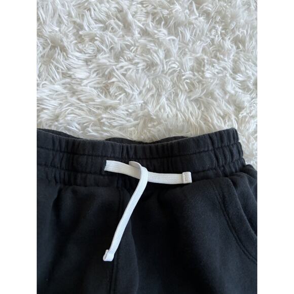 Under Armour Girls Sz. M Knit Black Sweatshirts. Comfortable, Pockets. Cute - Picture 5 of 12